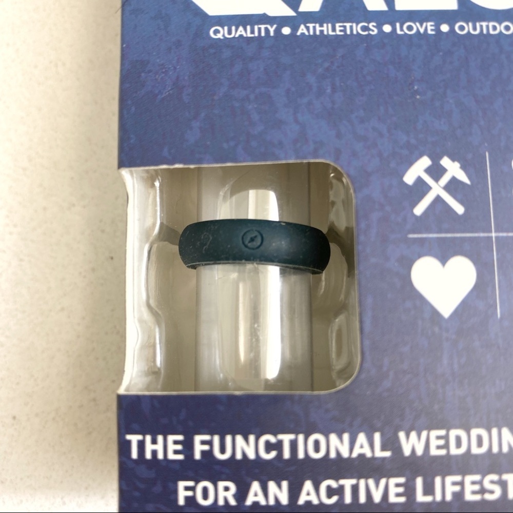 QALO Women's Outdoors Medical Grade Silicone Wedding Ring Gray Compass Size 5